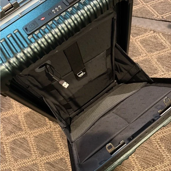 Nobl Elegant Green Rolling Technical Suitcase - Picture 9 of 11